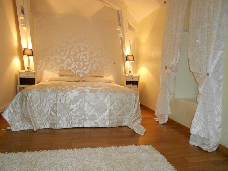 Domaine De Puycarpin Hotel Belves-de-Castillon Bagian luar foto